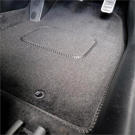 Luxury Tailored Car Mats in Black for Hyundai i30 FASTBACK, 2017 Onwards   4 Piece   3 Clips