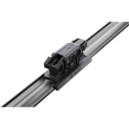 BOSCH A995S Aerotwin Flat Wiper Blade Front Set (700 / 300mm   Specific Type Arm Connection) for Dacia Sandero III 2021 Onwards