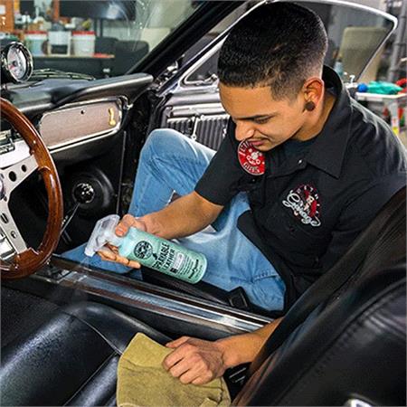Chemical Guys Sprayable Leather Cleaner And Conditioner In One (16oz)