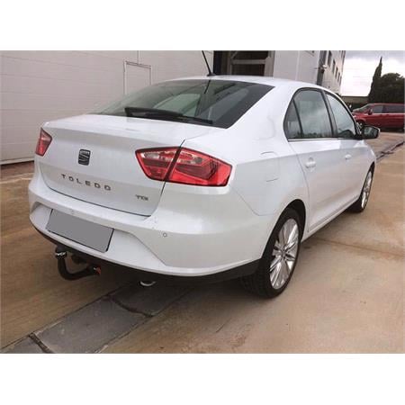 Aragon Vertically Detachable Towbar for Skoda OCTAVIA Combi 1998 to 2004 (Except 4x4)