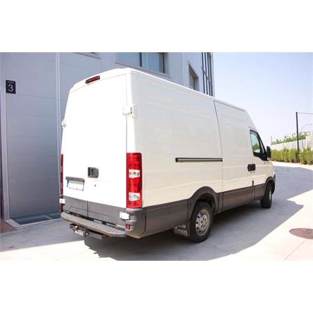 Aragon Flange Ball Towbar for Iveco DAILY III Bus 1999 to 2006 (Including Single / Twin Wheels)