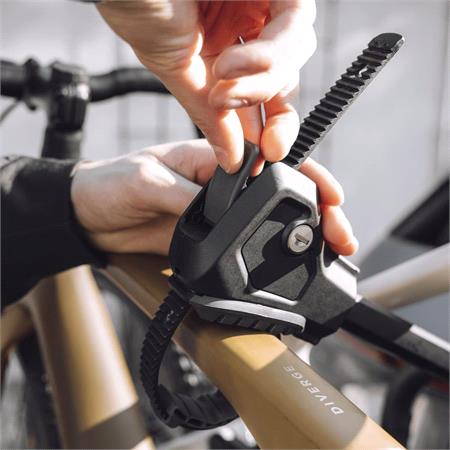 Thule EasyFold 3 Towbar Mounted Bike Rack for 3 Bikes   Black